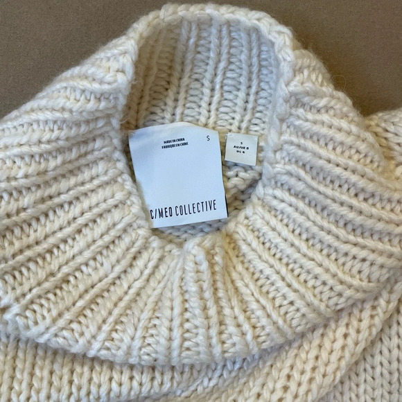 C/MEO Hold Tight Pom Pom Bubble Sleeve Sweater Size Small - Picture 7 of 11